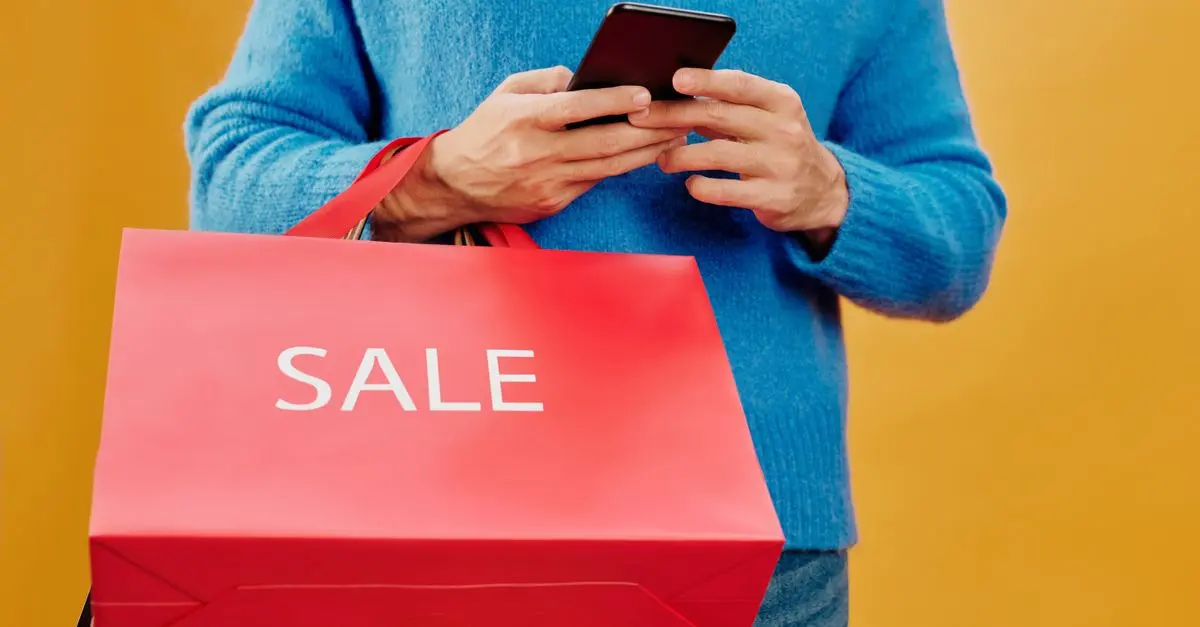 Comparativa de descuentos en ropa: tiendas físicas vs online